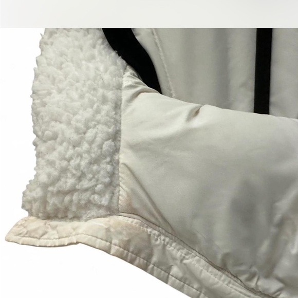 The North Face Gardenia White Sherpa Nuptse Jacket - Picture 6 of 7